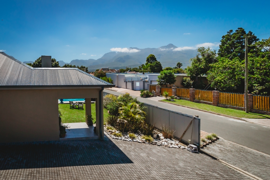 5 Bedroom Property for Sale in Heather Park Western Cape